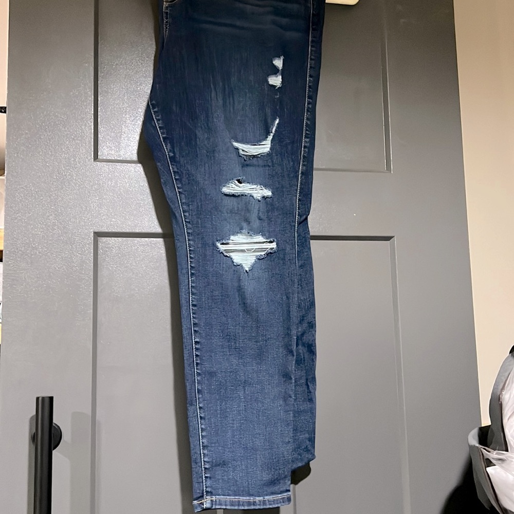 Like New Torrid Super Soft Jegging, Distressed, Size 22R, Skinny Jean